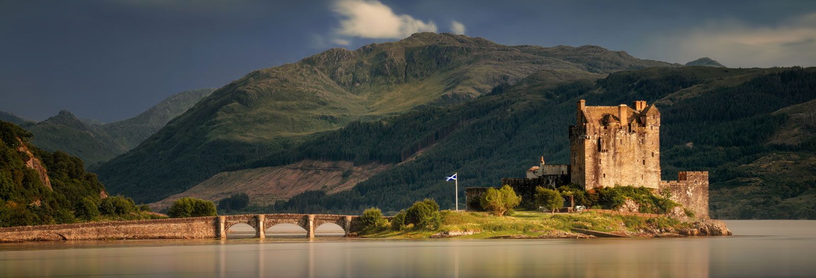 Eilean Donan Castle banner image